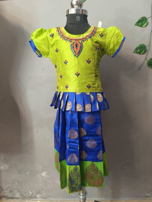 Pattu Pavadai Chattai