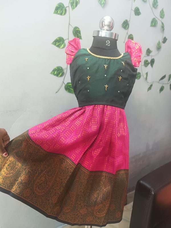 New Stylish Trendy Ethnic Traditional  Wear Pattu Pavadai