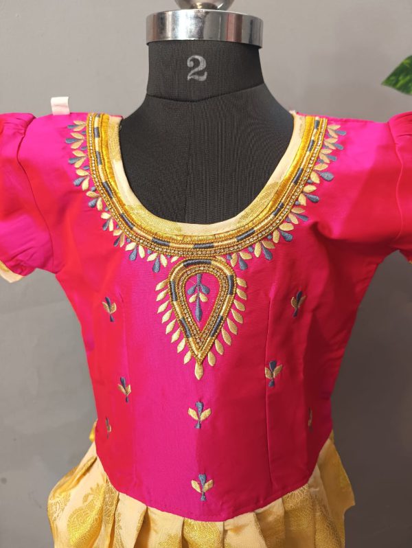 Pattu Pavadai Chattai - Image 2