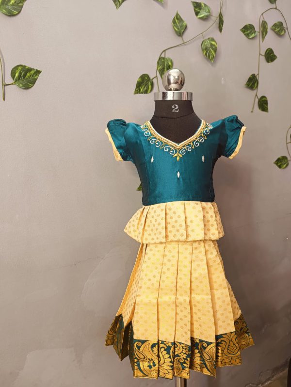 Pattu Pavadai Chattai - Image 3